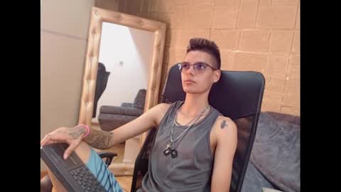 kenn_boy_ online show from January 25, 2:52 pm