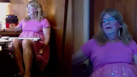 kim crossdresser     no nude room and clean chat only. online show from November 10, 3:35 pm