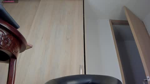 Kimberly 3 online show from September 19, 6:52 am