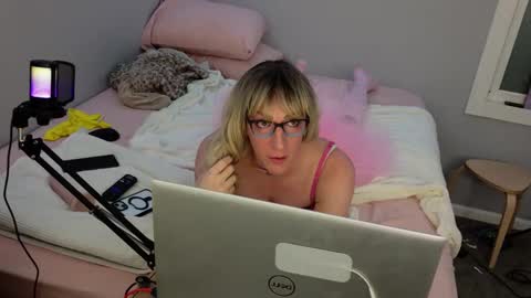 Snapshot of kirkcammerman1 chatting on January 10, 8:40 am Onya online show from January 10, 8:40 am