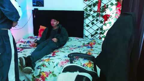 Snapshot of kitty_vaal chatting on October 9, 3:57 pm kitty_vaal online show from October 9, 3:57 pm