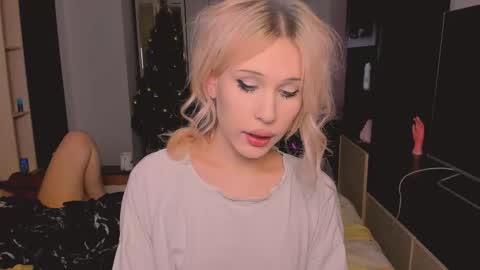 kristialsoopp online show from January 8, 11:42 pm