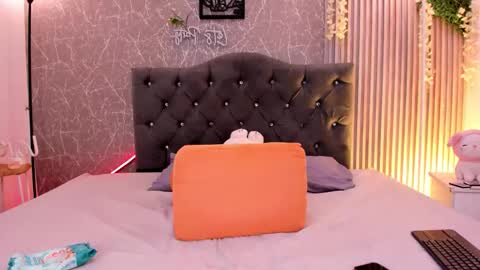 lana_gill online show from March 28, 5:15 pm