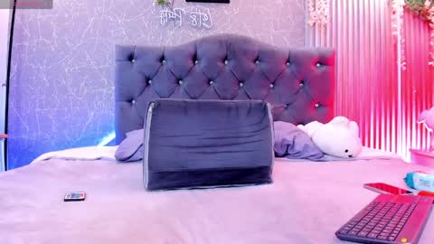 lana_gill online show from May 15, 7:44 pm