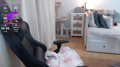 Lara online show from December 13, 7:53 pm