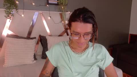 Snapshot of lauraagomezz__ chatting on October 21, 8:32 pm lauraagomezz__ online show from October 21, 8:32 pm