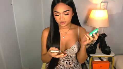 chloe3 online show from June 25, 5:17 pm
