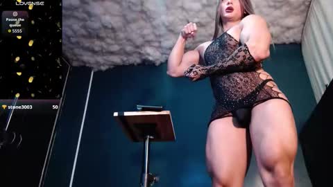 Layla   help me with your thumbs up its important  online show from November 1, 9:17 am