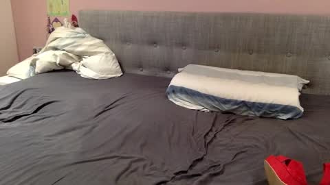 Snapshot of leony93 chatting on February 15, 10:11 am leony93 online show from February 15, 10:11 am