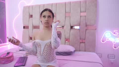 liasuaza online show from April 7, 12:28 pm