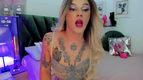 Snapshot of lilit_grant chatting on January 5, 11:01 pm Ashley online show from January 5, 11:01 pm