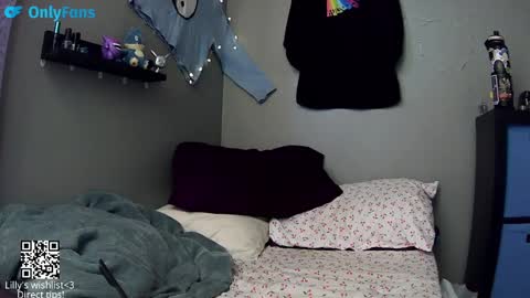 Snapshot of lillylovings chatting on September 28, 10:42 pm LillyLovings online show from September 28, 10:42 pm