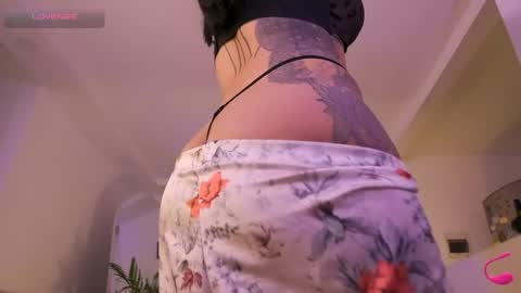 Emily  R online show from May 31, 6:09 pm