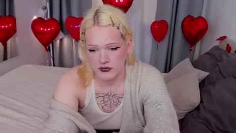 lollita online show from February 9, 9:10 pm