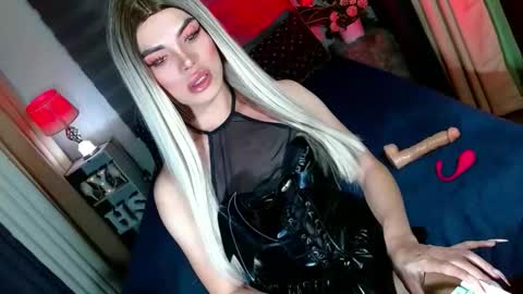 Snapshot of lovelymiss_shyna11 chatting on October 11, 9:11 am lovelymiss_shyna11 online show from October 11, 9:11 am