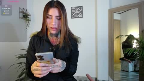 Snapshot of luciiana_lol chatting on December 12, 4:15 am luciiana online show from December 12, 4:15 am