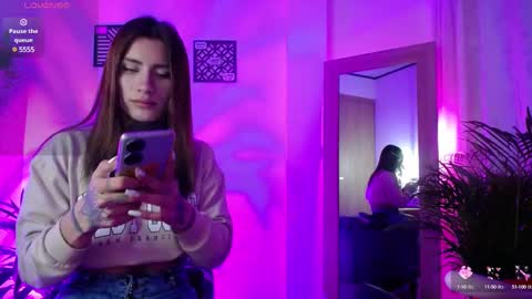 Snapshot of luciiana_lol chatting on December 25, 6:20 am luciiana online show from December 25, 6:20 am