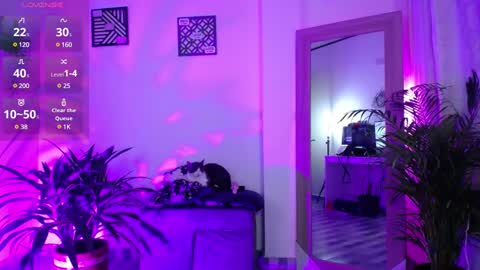 Snapshot of luciiana_lol chatting on December 28, 10:25 am luciiana online show from December 28, 10:25 am