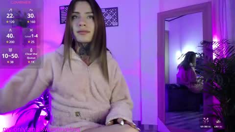 Snapshot of luciiana_lol chatting on January 3, 2:43 am luciiana online show from January 3, 2:43 am