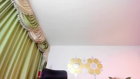 Luka Castillo online show from April 4, 5:16 am