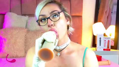 lunitadiva online show from February 21, 3:59 pm