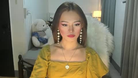 Snapshot of m1sspinay_yassie chatting on January 8, 1:41 pm Cutie Yassie online show from January 8, 1:41 pm