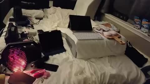 mac1119 online show from December 16, 8:41 am