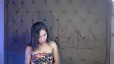 madalina1992 online show from January 18, 2:40 am