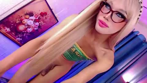 Mocah online show from December 20, 2:34 pm