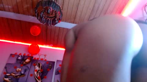 Snapshot of maidi_hot chatting on February 16, 9:16 pm Bella Maidi online show from February 16, 9:16 pm