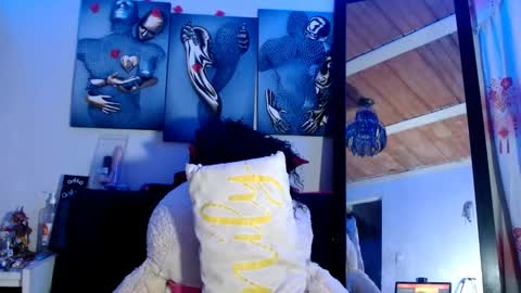 Snapshot of maidi_hot chatting on March 6, 10:38 am Bella Maidi online show from March 6, 10:38 am