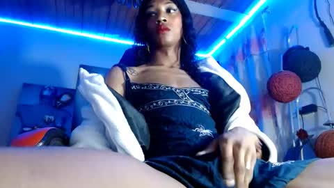 Snapshot of maidi_hot chatting on September 22, 11:26 am Bella Maidi online show from September 22, 11:26 am