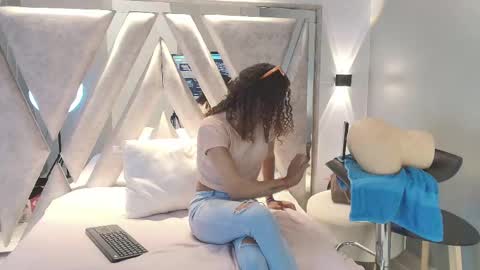 marfilastrom online show from September 16, 7:51 pm