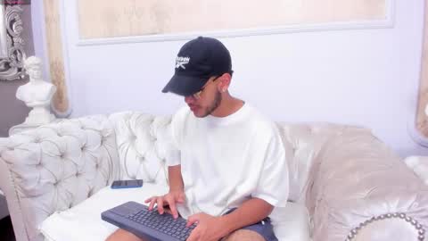 MatteoRicci  online show from November 1, 8:06 pm