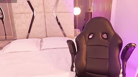 Maxine Minx online show from March 21, 2:13 am