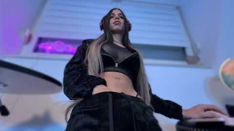   online show from November 15, 8:18 pm