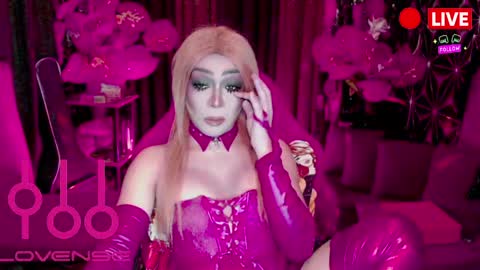 THE QUEEN ALPHA   Queen Medusa Prey online show from April 17, 7:55 am