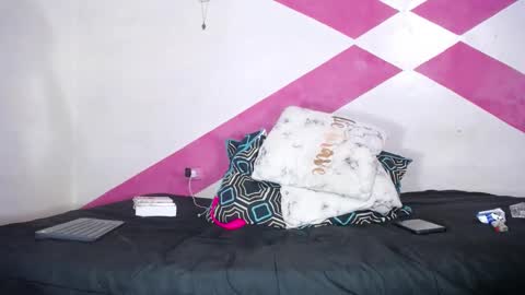 Snapshot of mia_luxce29 chatting on January 28, 3:47 am ---Mia--- online show from January 28, 3:47 am