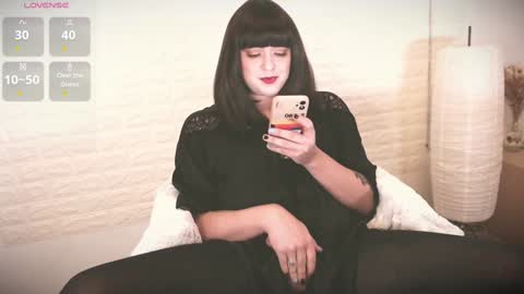 mia_wallase online show from February 1, 7:47 am