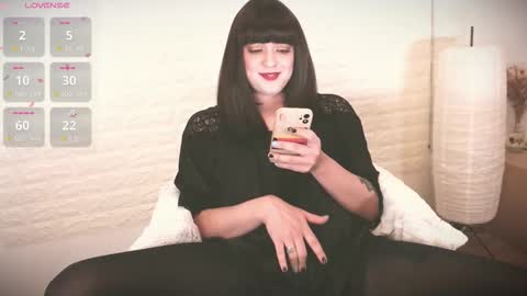 mia_wallase online show from September 18, 3:23 am