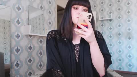 mia_wallase online show from April 20, 7:32 am