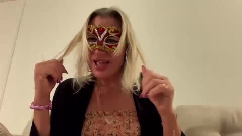 miamitransgirl305 online show from March 22, 5:01 am