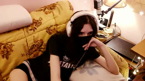 Snapshot of miaowhowl chatting on February 5, 5:53 pm Kristien online show from February 5, 5:53 pm