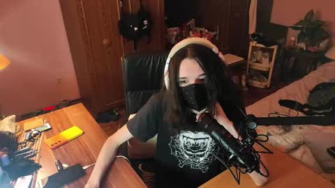 Snapshot of miaowhowl chatting on September 25, 7:21 pm Kristien online show from September 25, 7:21 pm