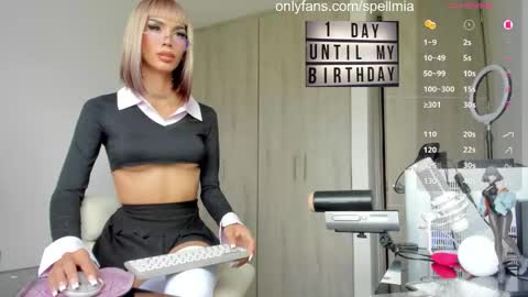 Mia  instagram miasspell online show from November 4, 3:55 pm