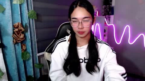 Mia online show from February 22, 7:05 pm