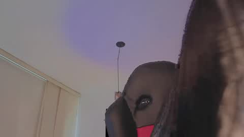 Mia online show from April 4, 3:10 pm