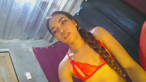 mila_seductressxx online show from July 4, 3:45 am