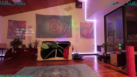 milla_milla online show from January 14, 1:06 pm