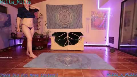 milla_milla online show from November 16, 5:39 am